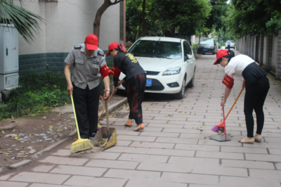 市物管协会组织志愿者进小区服务，提升物业管理及配套服务水平